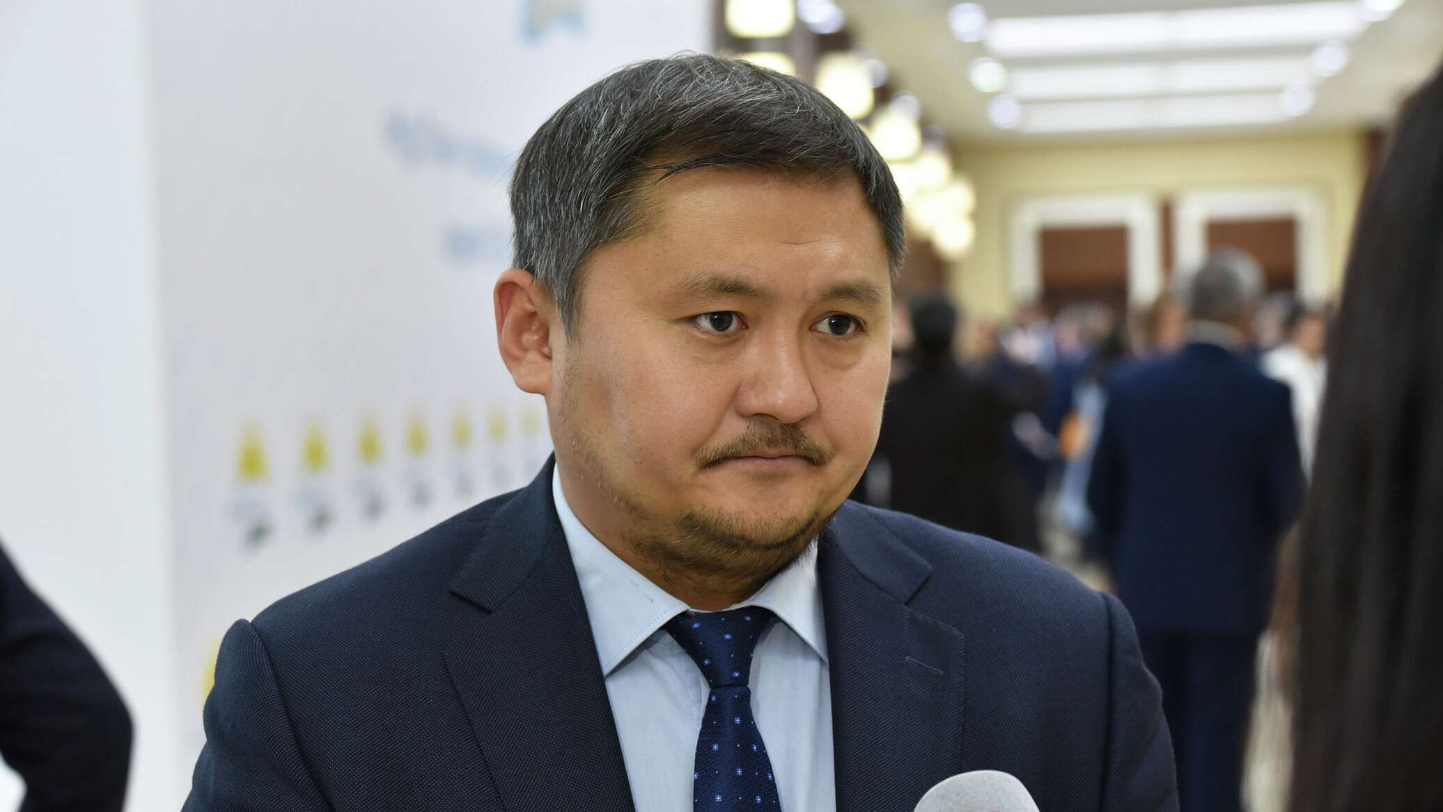 «Сізді әдемі өлең сияқты тыңдап отырмыз»: Базарбек Нұрбекке шүйлікті