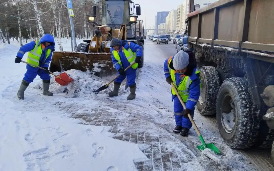 Бір түнде Астанадан 20 мың текше метрден астам қар шығарылды