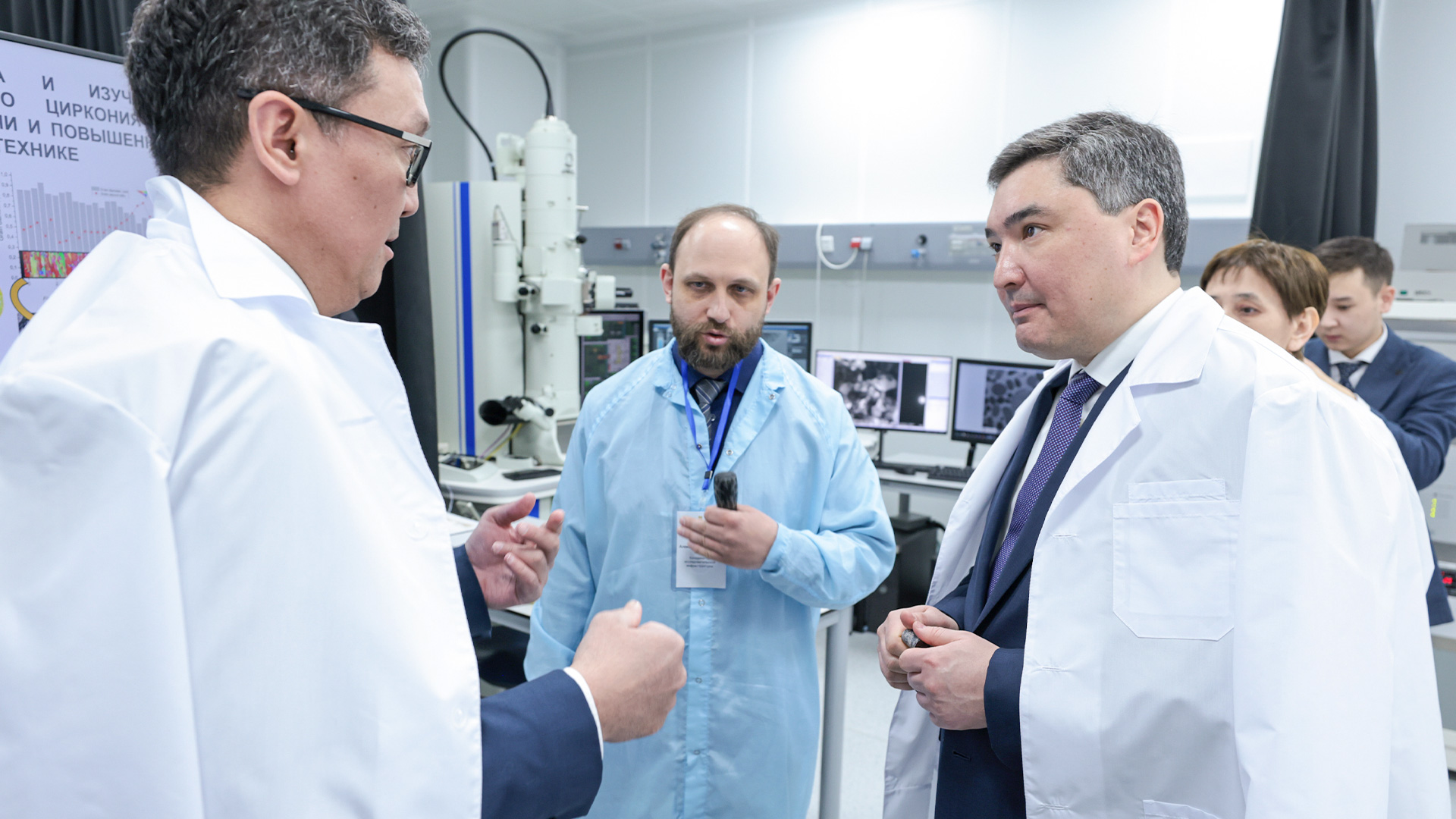 Премьер-министр Nazarbayev University ғылыми әзірлемелерімен танысты