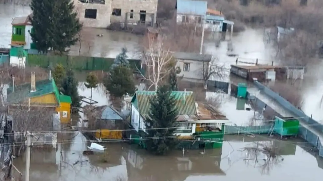 Көкшетауда теміржол саяжайын су басып қалды