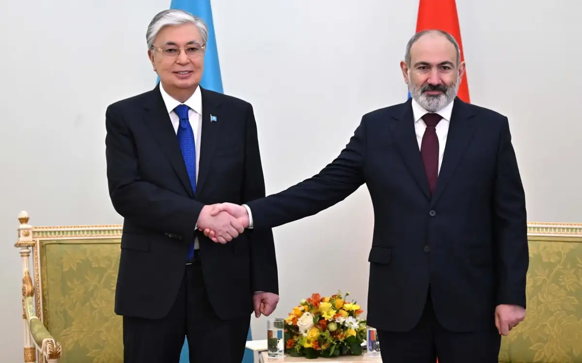 Қасым-Жомарт Тоқаев пен Никол Пашинян шағын құрамда келіссөз жүргізді