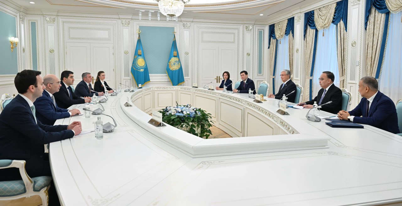Мемлекет басшысы Грузия парламентінің төрағасы Шалва Папуашвилиді қабылдады