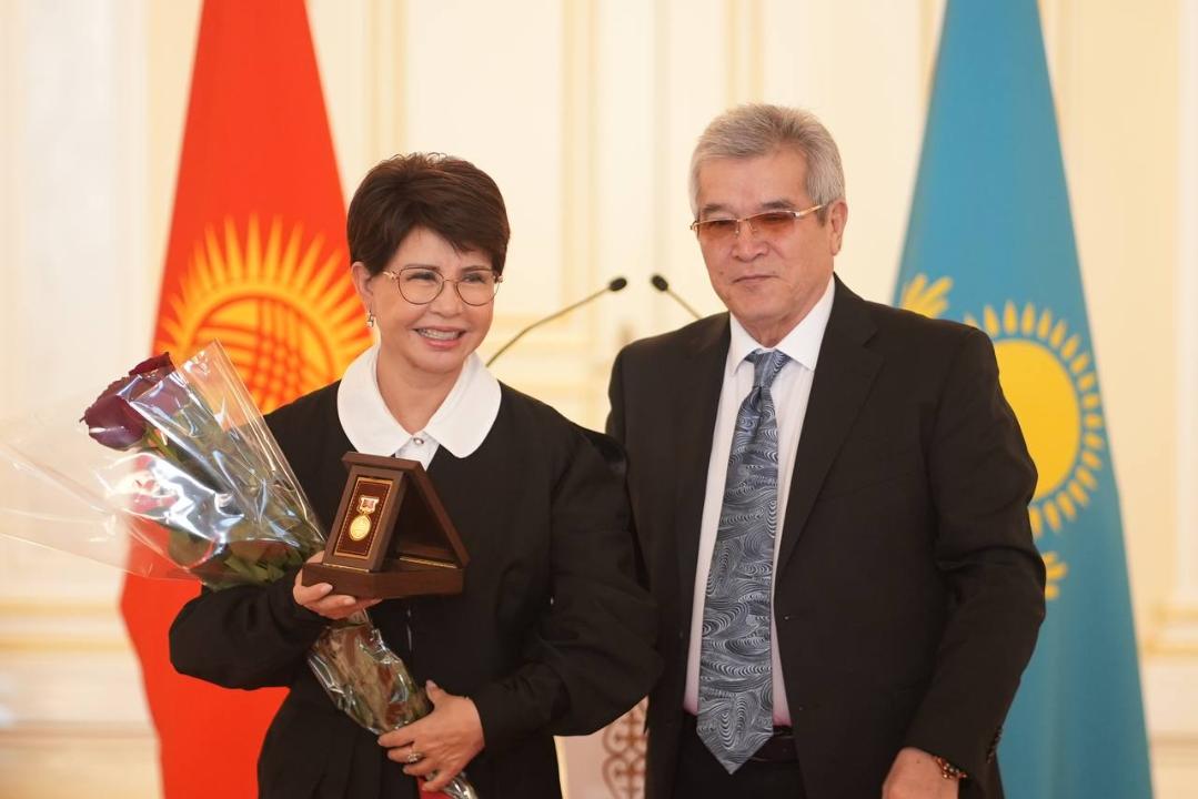 Роза Рымбаева тағы бір құрметті атаққа ие болды