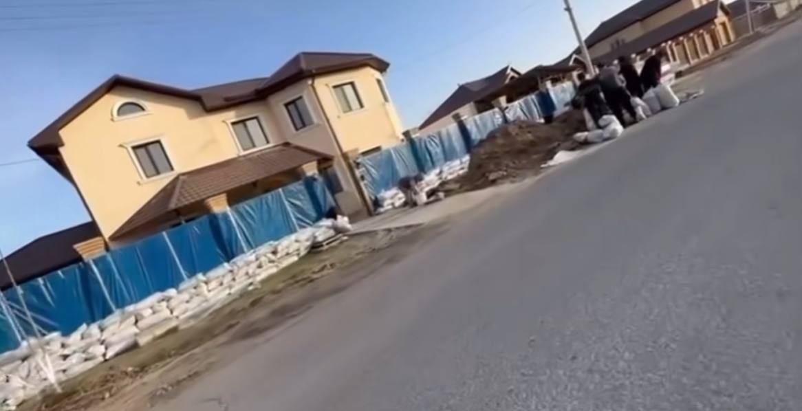 Атырау қаласы тұрғыны су тасқынына алдын ала дайындалуда