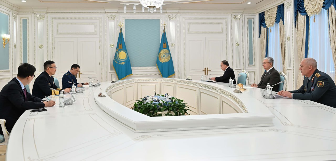 Тоқаев ҚХР Қорғаныс министрімен кездесті