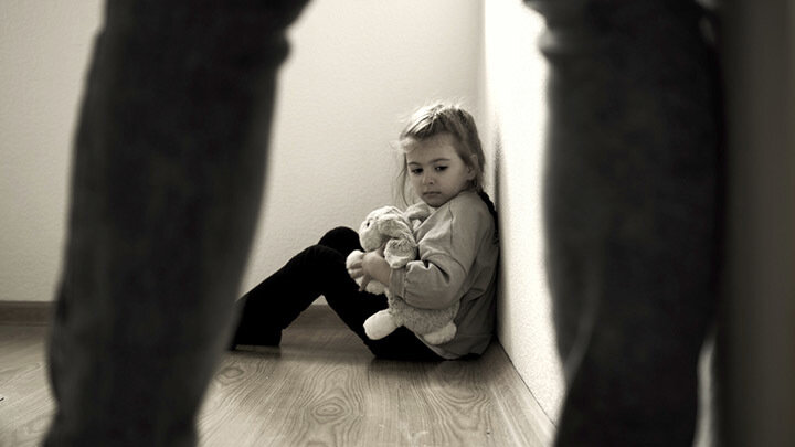 Атырауда әкесі үш жасар егіздерді зорлаған деп күдікті ұсталды