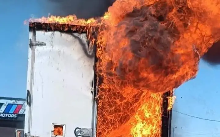 Атыраудағы май ауыстыру орталығында Газель өртеніп кетті