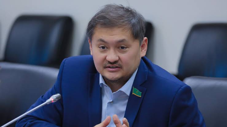 Қазақстан ҰБТ-дан бас тарта ма?