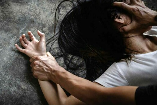 16 жастағы қызды атасы зорламақшы болған