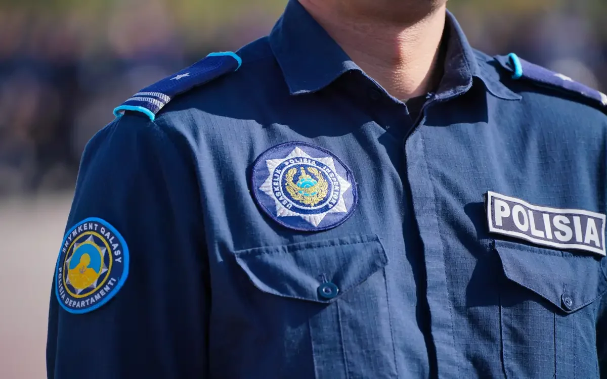 Алматыда 20 жастағы жігіт полиция қызметкеріне күш көрсетті