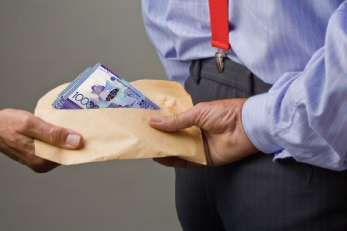 Ақтөбеде білім бөлімінің басшысы мен мектеп директоры қамауға алынды