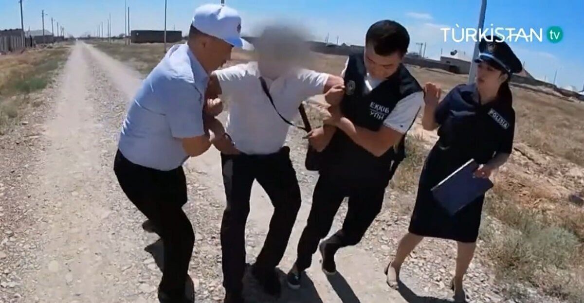 Түркістанда журналист наркодиллерді ұстап алды