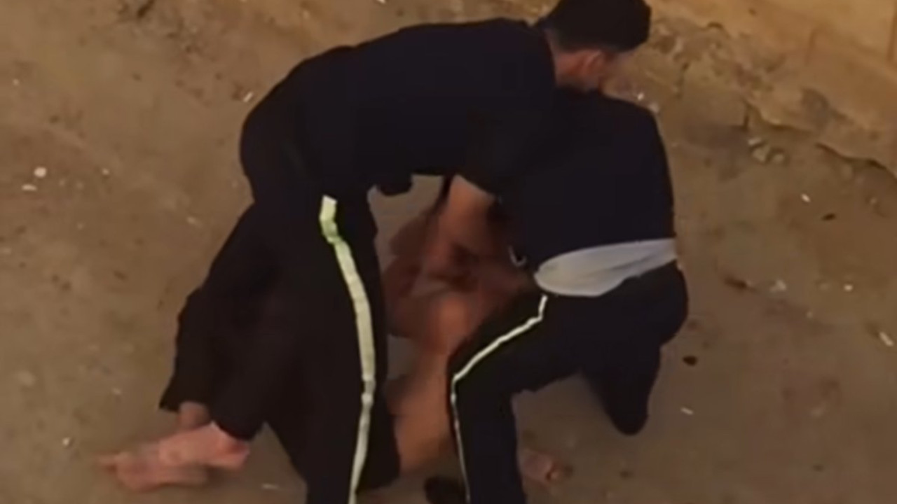 Ақтауда бірнеше полицейдің ұсталған адамды сабап жатқан видеосы тарады