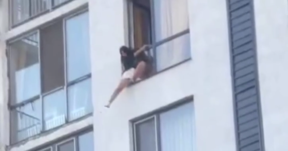 Алматыда жас қыз тұрғын үйдің жоғарғы қабатынан құлап кетті