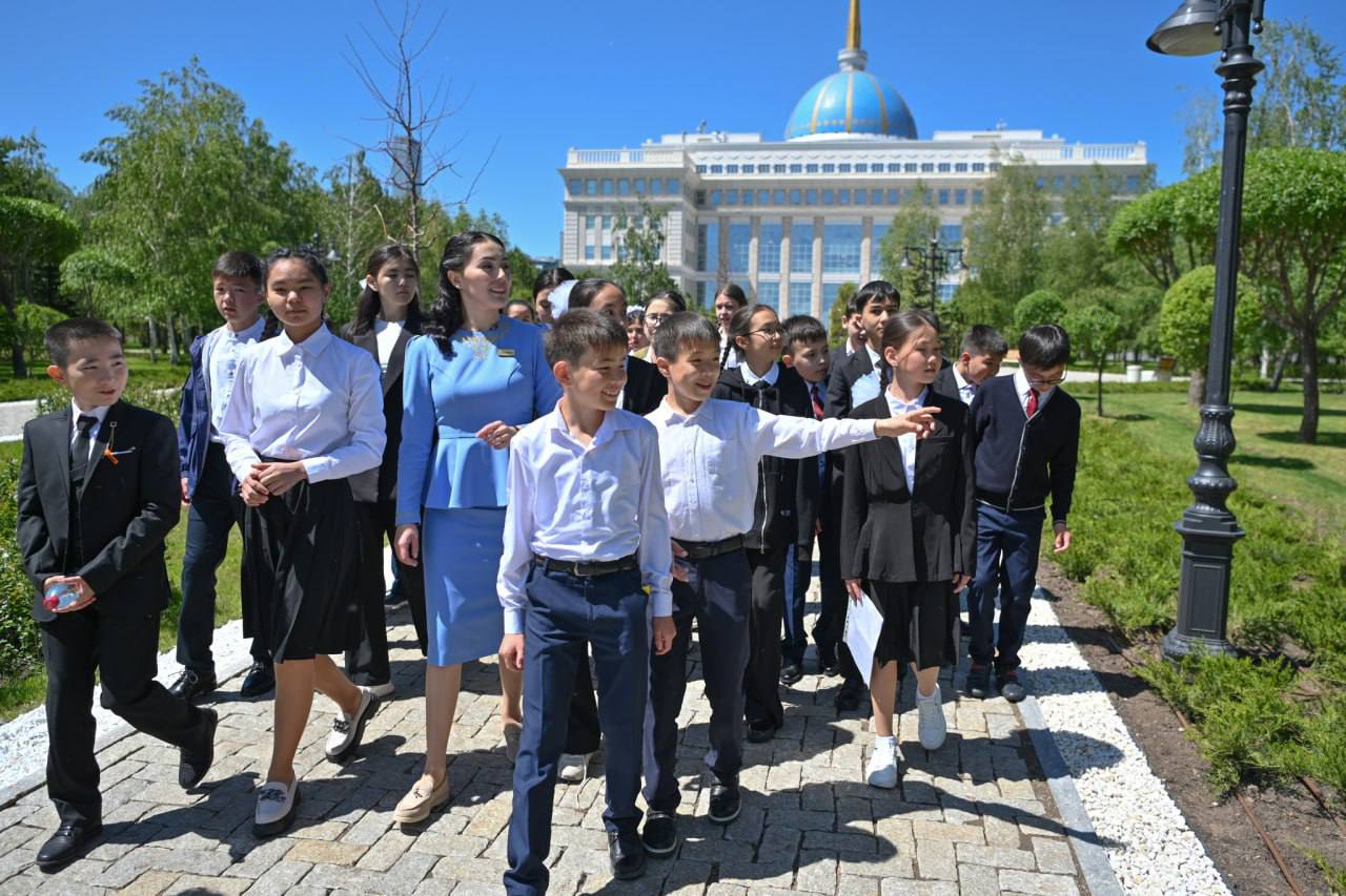 Оқушылар балаларды қорғау күніне орай Ақордада болды