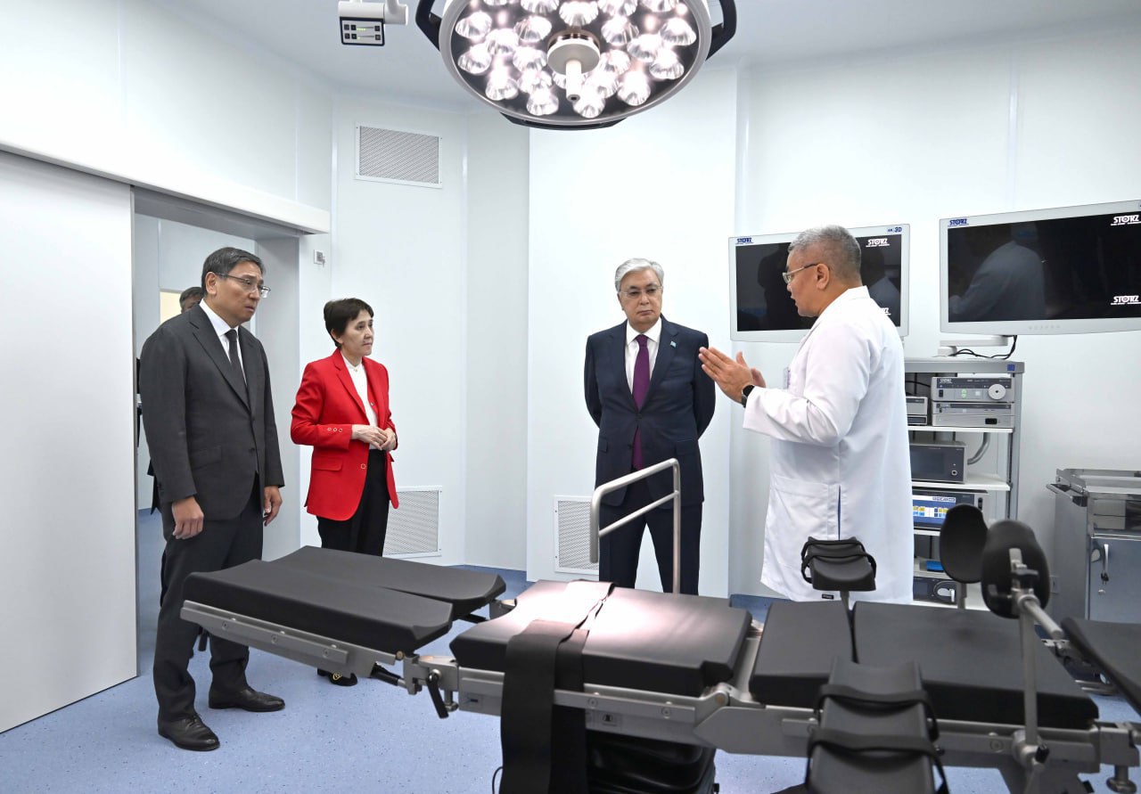Тоқаев Балалар кезек күттірмейтін медициналық көмек орталығында болды