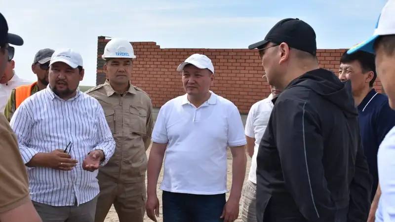 Өнеркәсіп министрі су тасқынынан зардап шеккендерге арналған үйлердің құрылысын жеделдетуді тапсырды