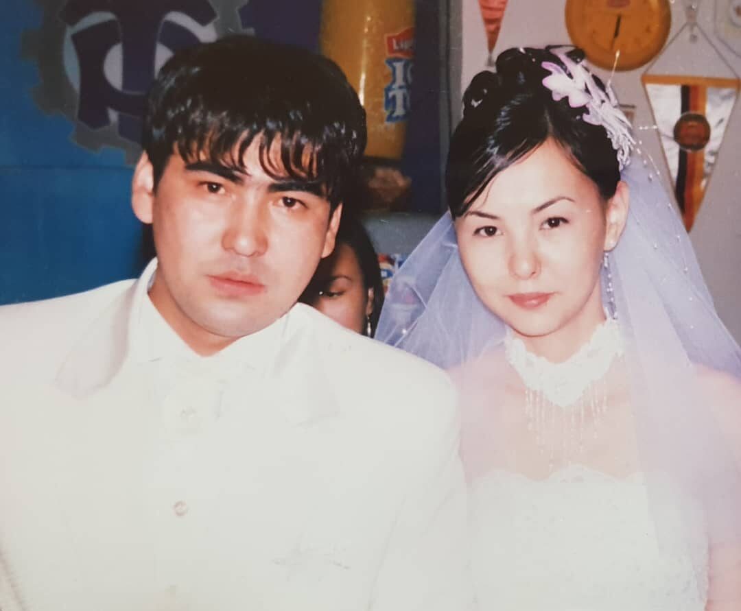 «Жар таңдаудан қателеспедім»: Мейрамбек Бесбаевтың жұбайы әншіге сезімін білдірді