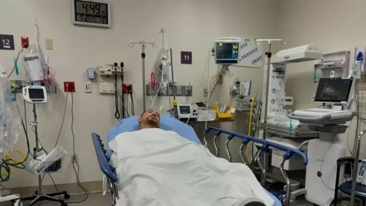Жекпе-жек алдында есінен талып қалған Жәнібек Әлімханұлы ауруханадан шықты