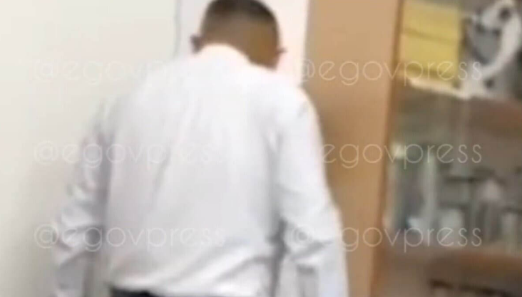 Алматы облысында тарих мұғалімі оқушыны сабақ үстінде сабаған (ВИДЕО)