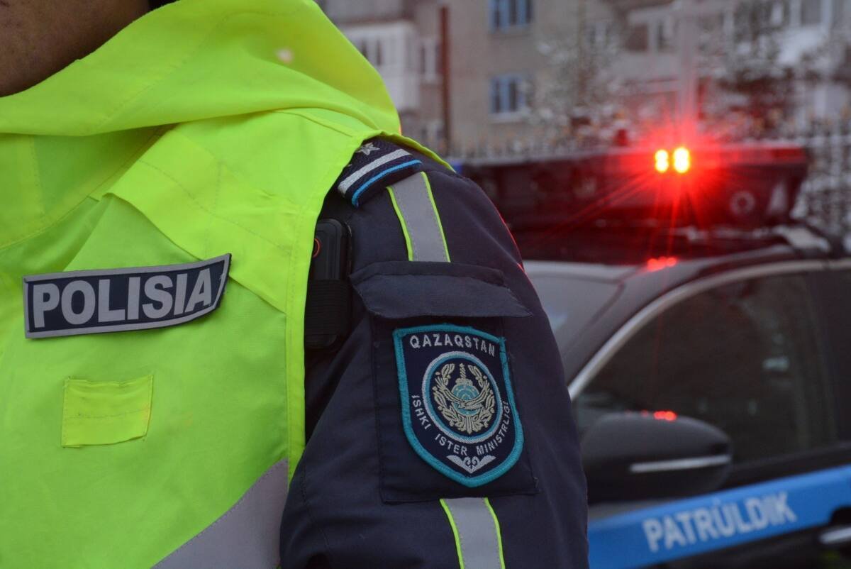 Полиция қызметкері қызметтік автокөлігінде әріптесіне оқ атты: қылмыстық іс қозғалды