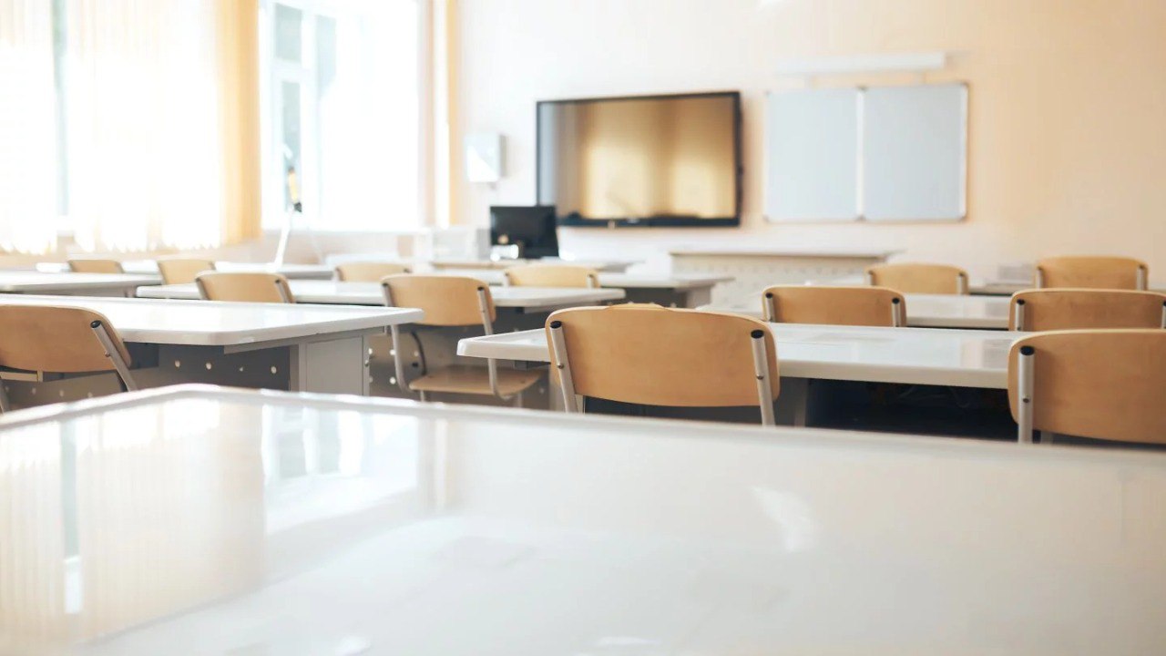 Аққұбаның қырынбаған кискасы Хантыдан келген қыздармен секс