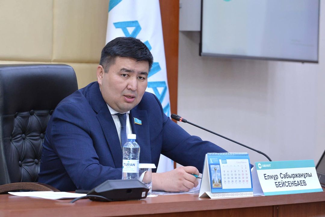 Депутат Бейсенбаев: Қазақстанда 10 млн-нан астам адам бірыңғай уақыт белдеуіне қарсы