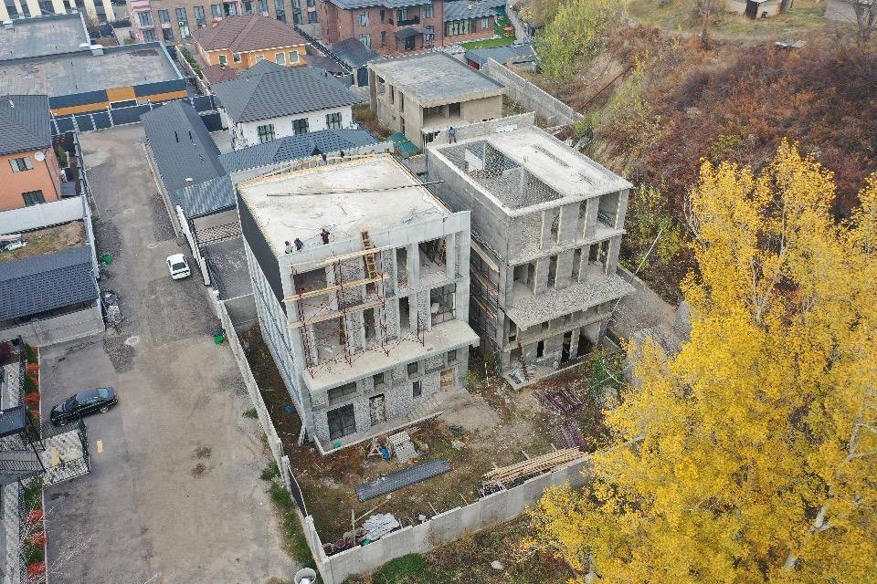 Алматыда екі тұрғын үй бұзылды
