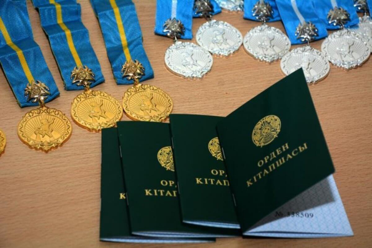 Алтын алқа мен күміс алқа иегері атанған аналарға берілетін жәрдемақы белгілі болды
