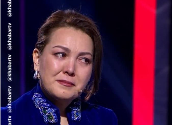 «Ұл болуға тырыстым»: Танымал актриса отбасында атқа мінер жоқ екенін айтып, жылап қалды (ВИДЕО)