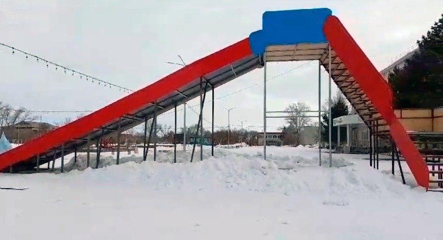 Қостанайда әкімдік алдындағы жаңажылдық сырғанақты жинау кезінде жұмысшы қаза тапты