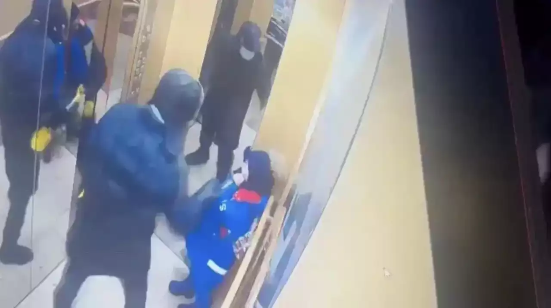 Астанада лифтіде баланың бетін тілгілеген жасөспірімнің анасы өз қасіретін айтты