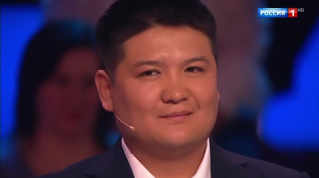 Астаналық полицей «Сегодня вечером» бағдарламасында ән шырқады